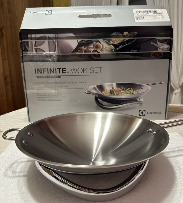 Set Infinite Wok Electrolux & suport plite inductie, nou in cutie