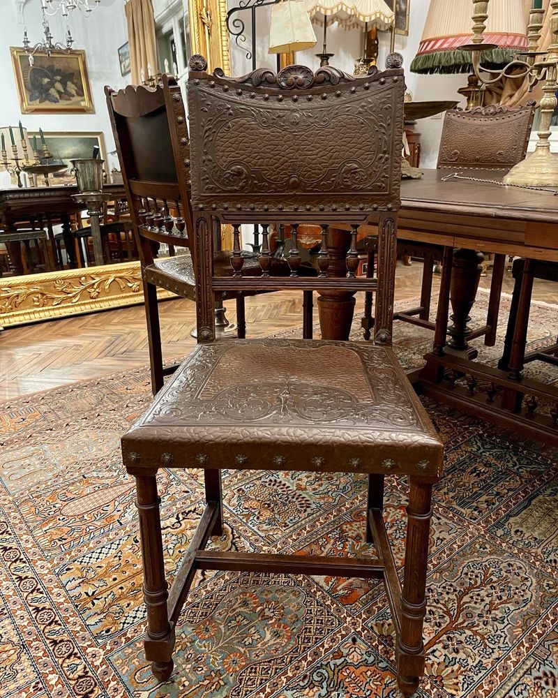 Masa extensibila cu sase scaune stil colonial spaniol