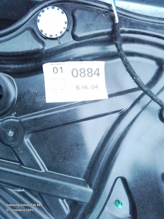 Vând boxe , geamuri , macara , ornament lateral ușă pasat cc 2011