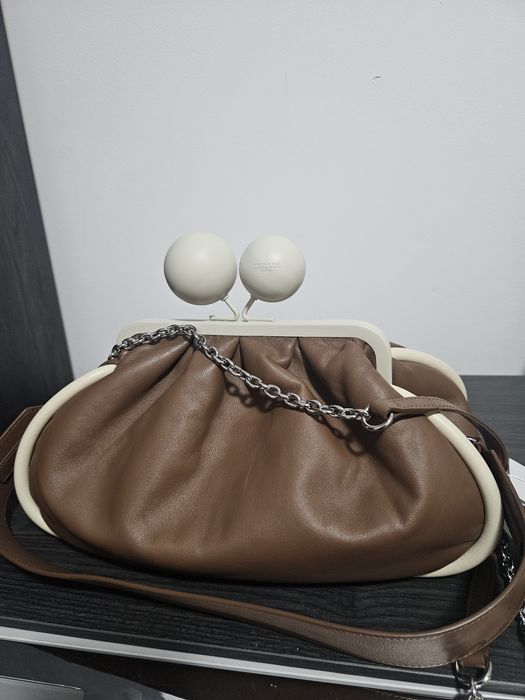 Geanta Max Mara.