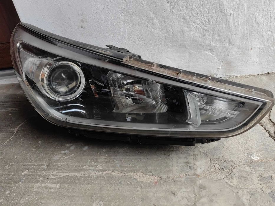 Фар Hyundai i30 десен / Фар Хюндай И30 Оригинален