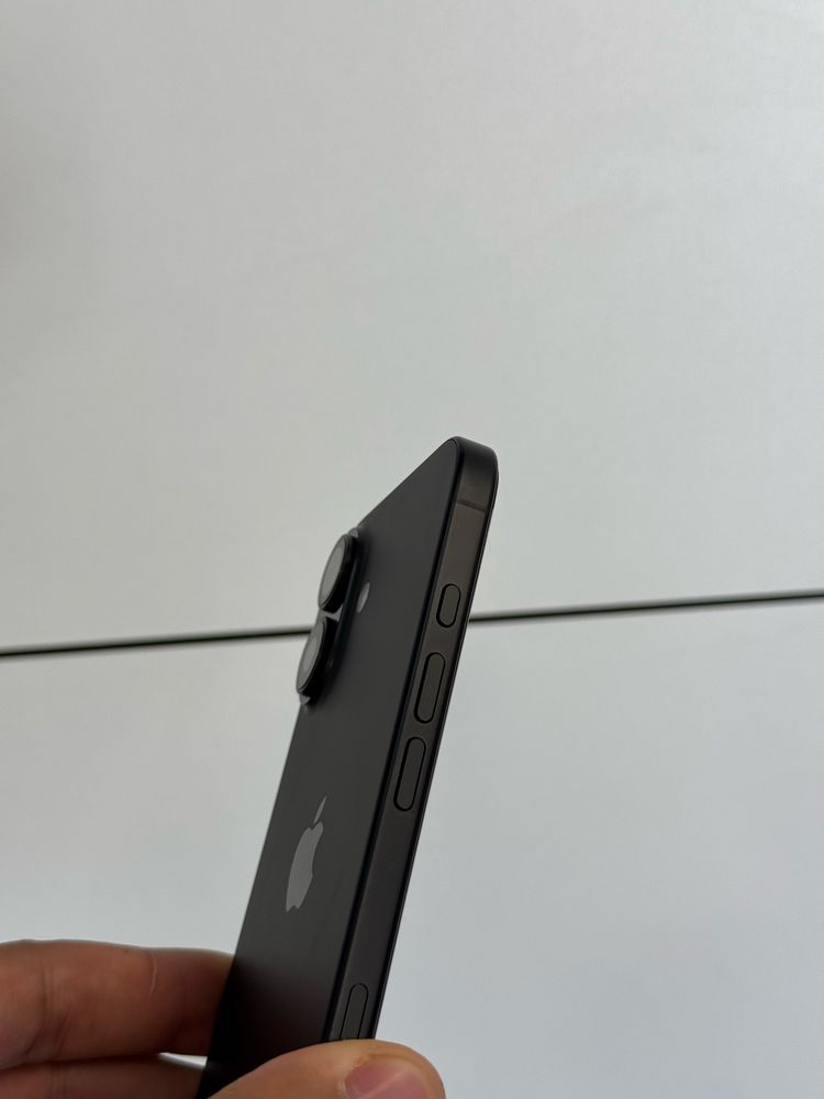 Продавам iPhone 16 на 7 цикъла