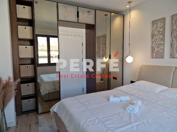 Дава се под наем Тристаен апартамент в Бургас, Център - 80 кв.м за 2250 € - Снимка #3