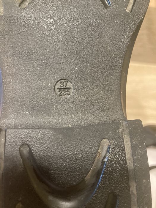 Детски обувки номер 37