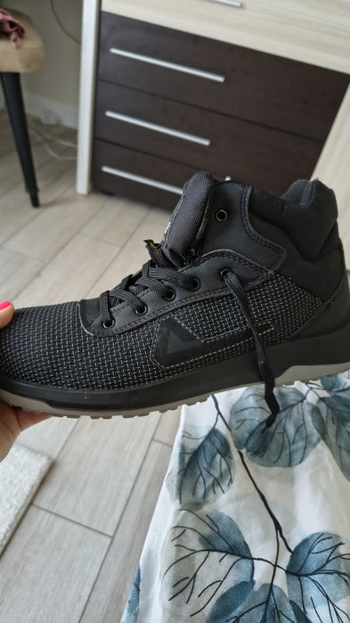 Работни обувки с твърдо бомбе