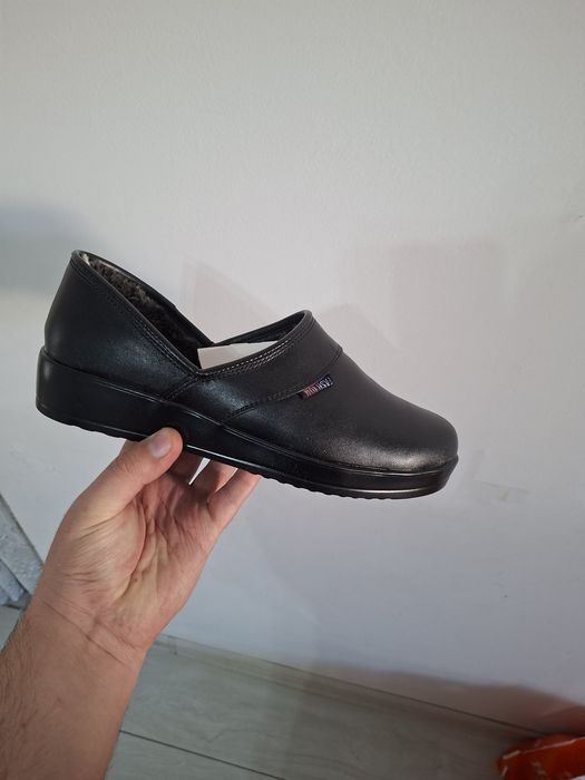 Qishki oyoq kiyimlar .