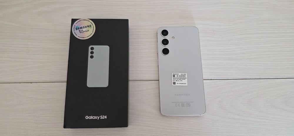 Продам официальный Vietnam Samsung s24 8/256 в идеальном состоянии!
