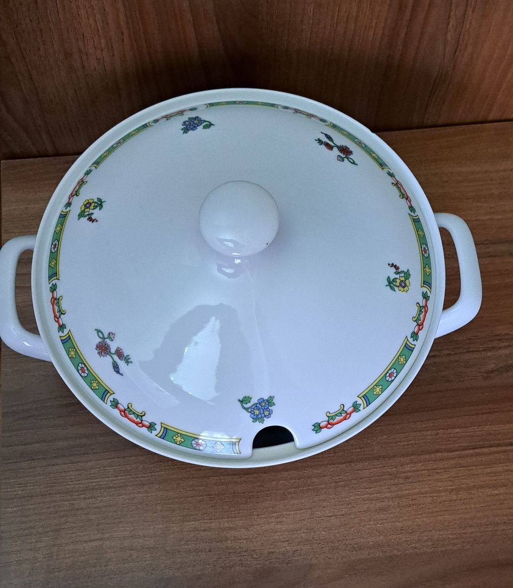 Супница, фарфор, Богемия , 2.5л 24см диаметр.