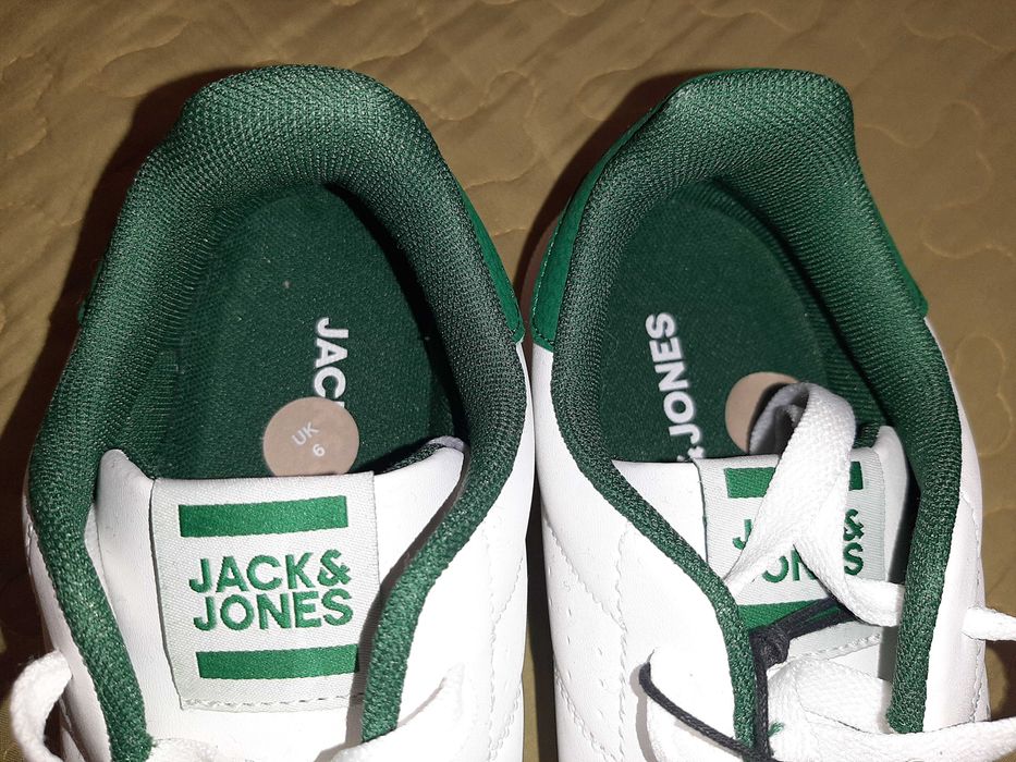 Чисто нови маратонки