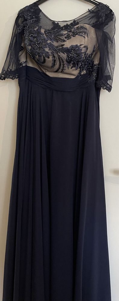 Официална тъмно синя рокля с италианска дантела
