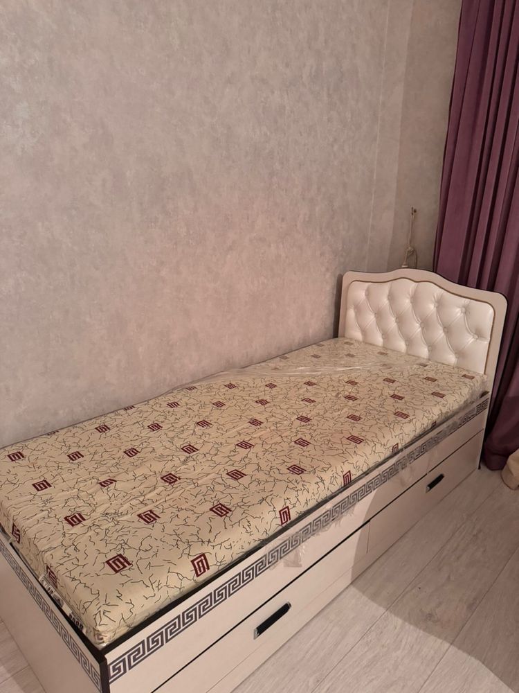 Продаю кровати есть таких 3 шт. Размер 2,90 стандарт. Матрас заводской