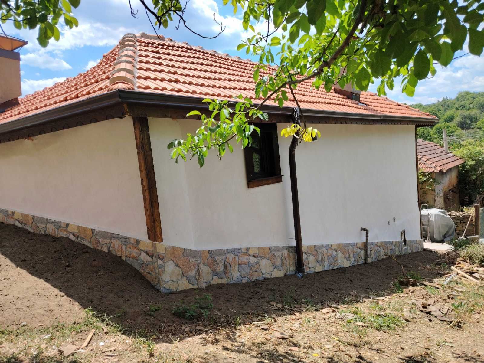 Реновирана къща, 80 кв.м, 760 кв.м. двор, на 55 км. от София