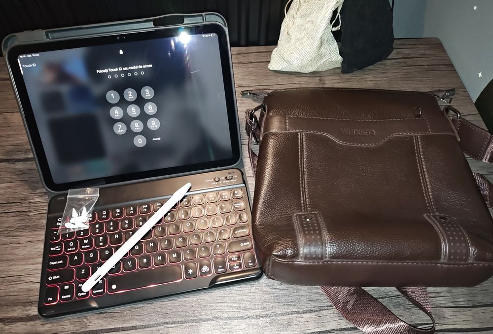 iPad 10 (64GB) Tastatură, Stylus, Husă, Geantă, Pachet comple
