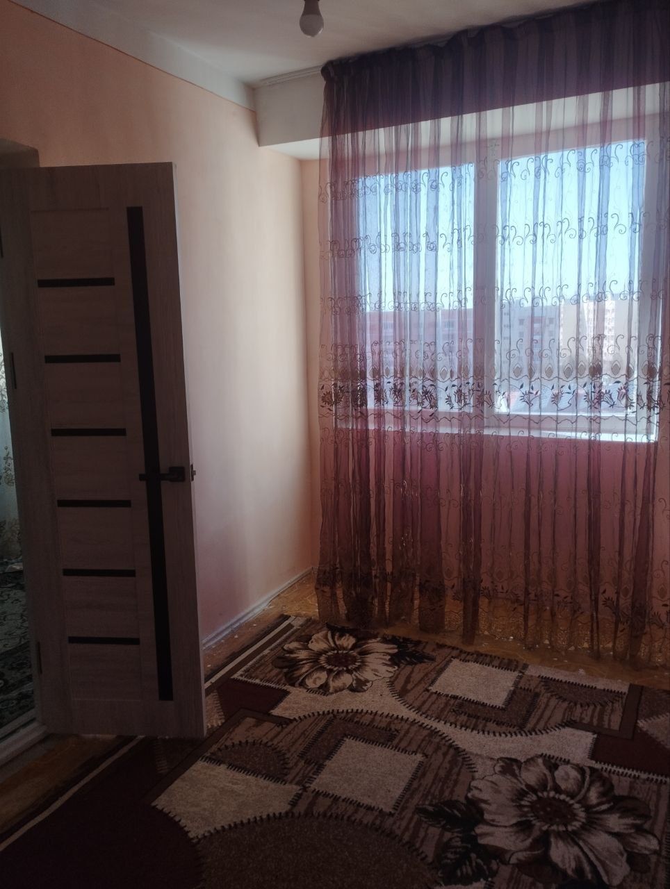 Сдаю 1ком переделенную на 2х в аренду
