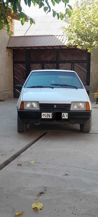 Vaz 2109 sotiladi narxi 2000$ kelishiladi