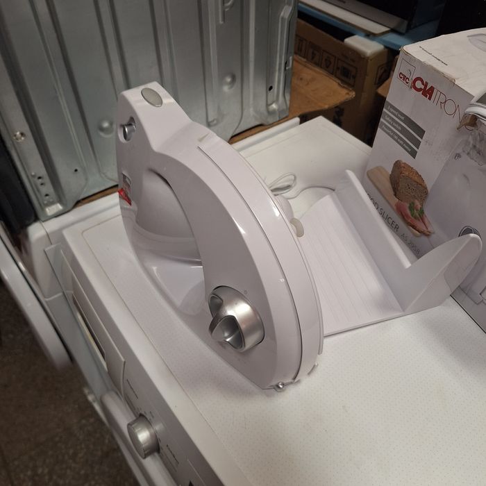 Резачка за колбаси и хляб 180 вата нова внос от Германия