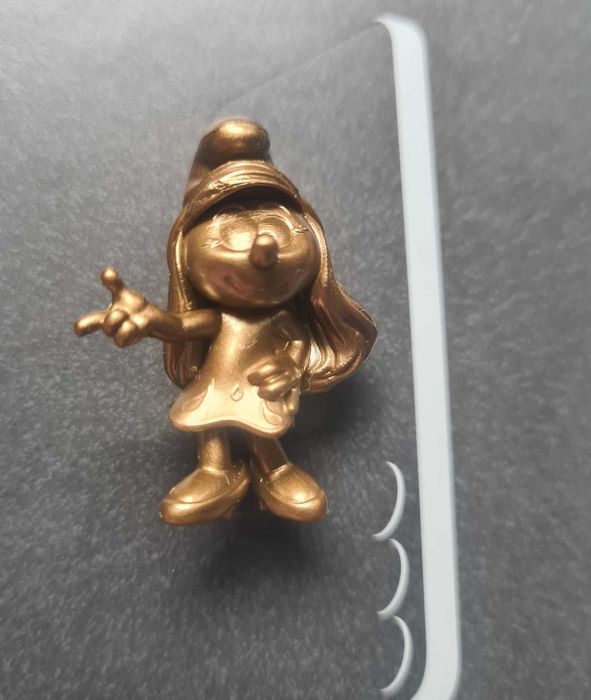 Jucarii strumfi gold kaufland gen stickeez pentru album