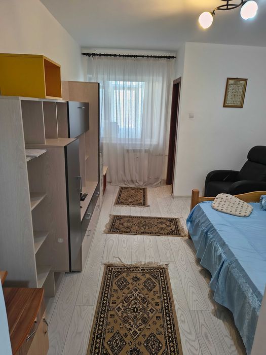 Inchiriez garsoniera