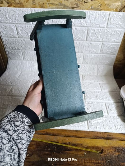 Vintage ръчно рисувана дървена люлка за кукли