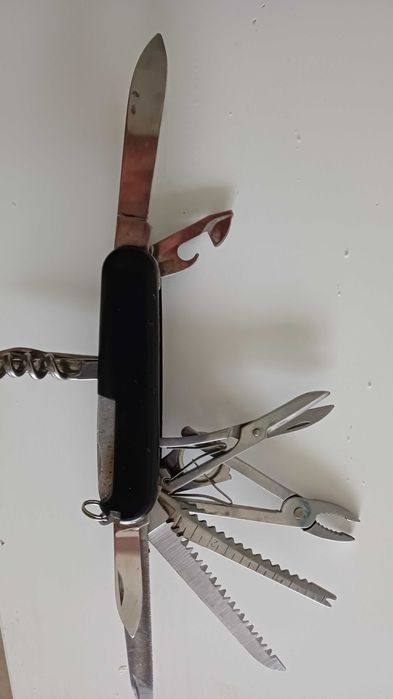 Briceag Multifunctional 17 in 1