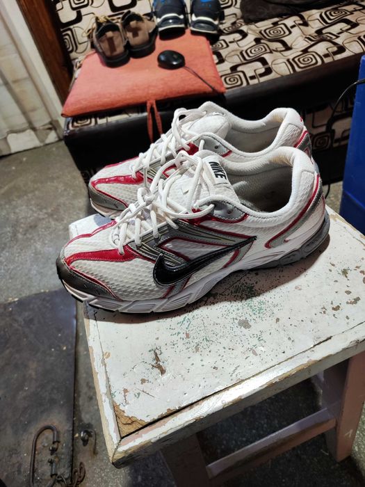 Vand adidasi nike ,model deosebit