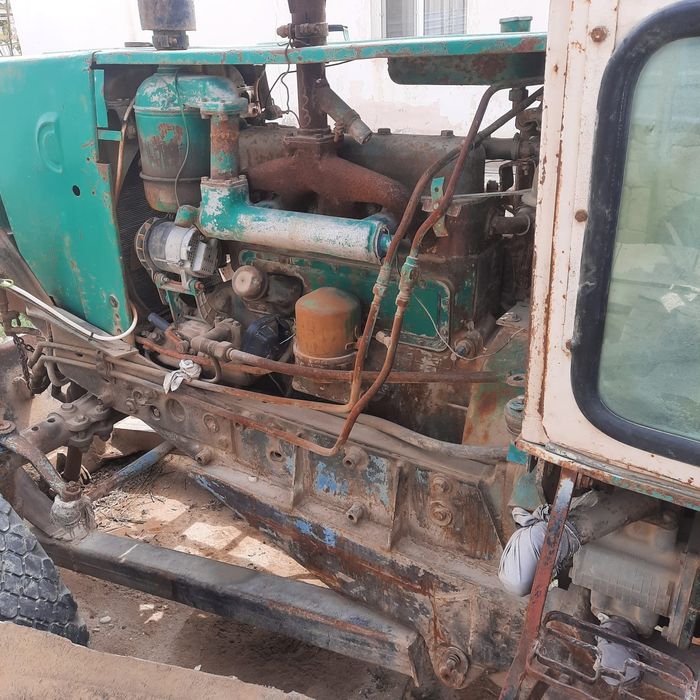 Трактор погрузчик