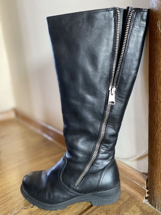 Продаю женские зимние сапоги Caprice, размер 37.