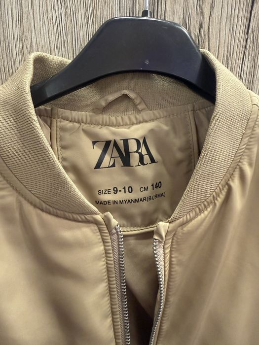 Два броя якета на марката Zara