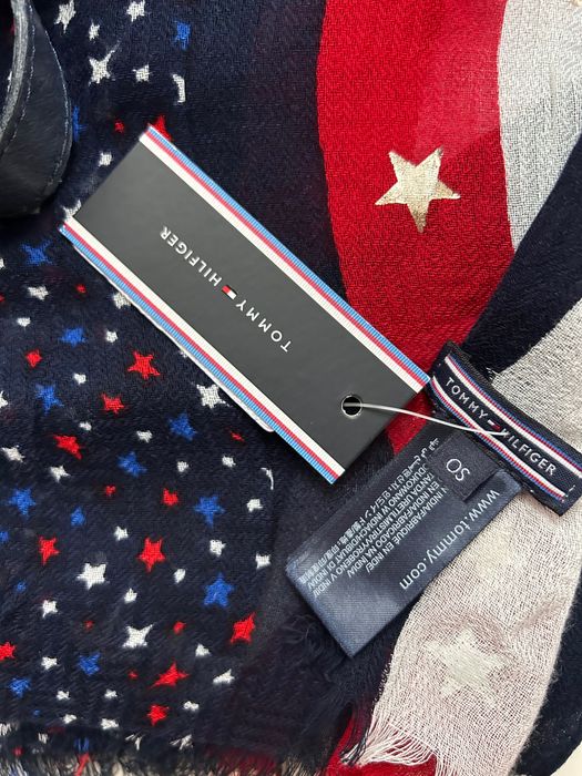 Tommy Hilfiger нов кокетен звезден шал