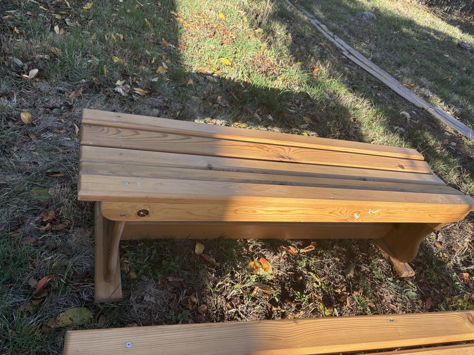 Две дървени пейки 150 см – масивно дърво, отлично състояние