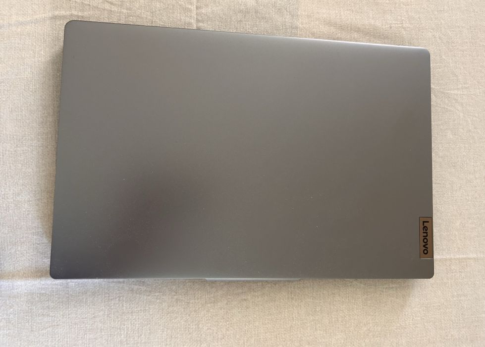 Лаптоп Lenovo IdeaPad Slim 3 15IAH8 с Гаранция 24 месеца