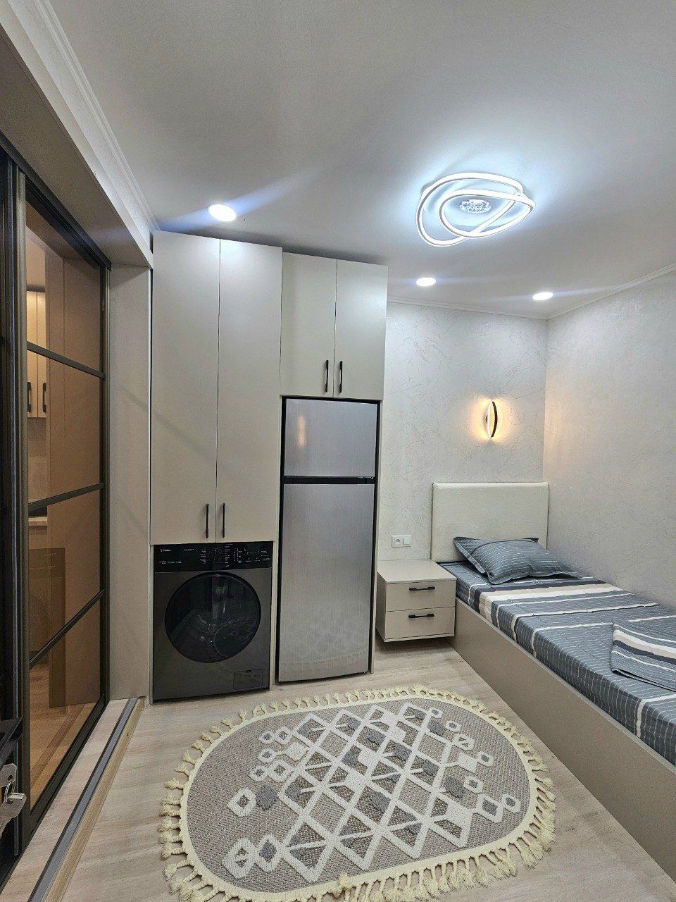 .5kvartal Chilanzar 2xona qilingan balkon 1,2x3metr yangi remont mebel
