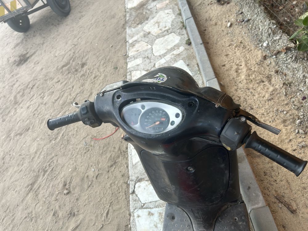 Vând scuter aprilia