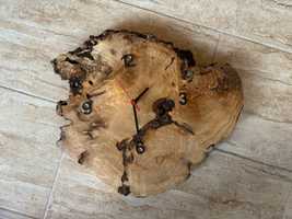 Часовник от маслиново дърво