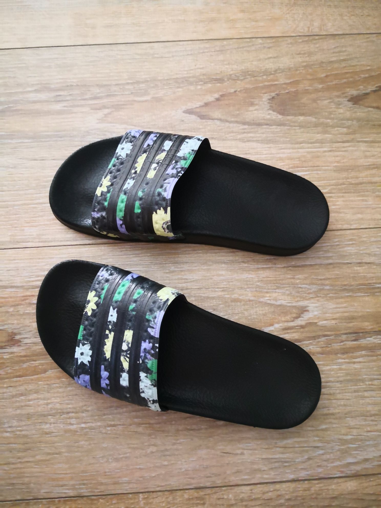 Șlapi Adidas, mărimea 35, cauciuc, noi, nepurtati