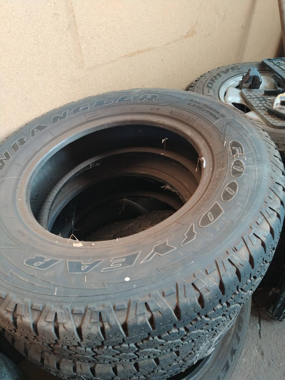 Всесезонни гуми за бус goodyear 205R16C