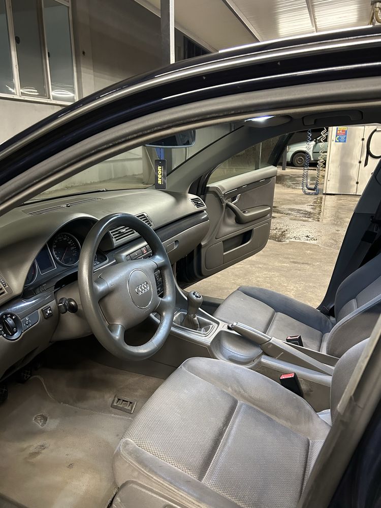 Audi A4.