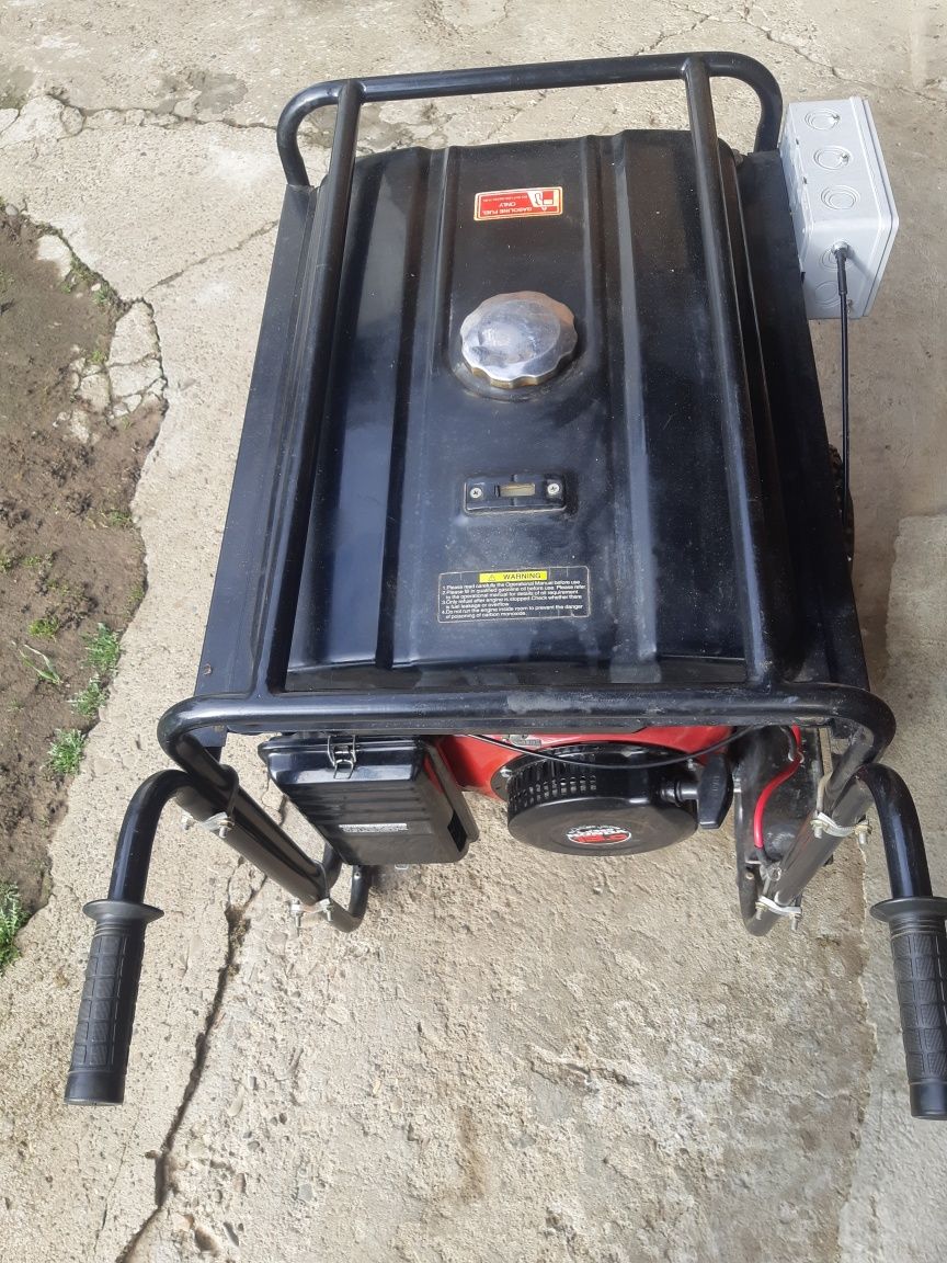 Generator curent profesional  pe benzina