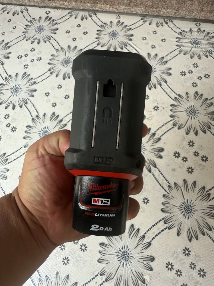 Акумулаторна лампа Milwaukee M12PAL