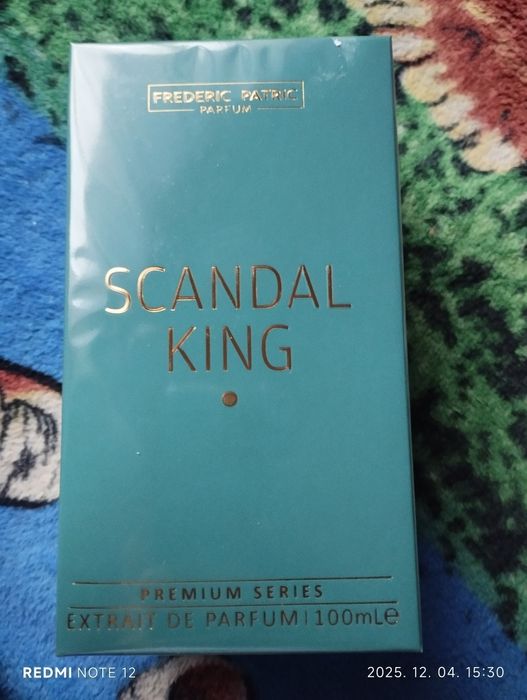 Parfüm de barbati scandal vând sau scimb pe Valentino