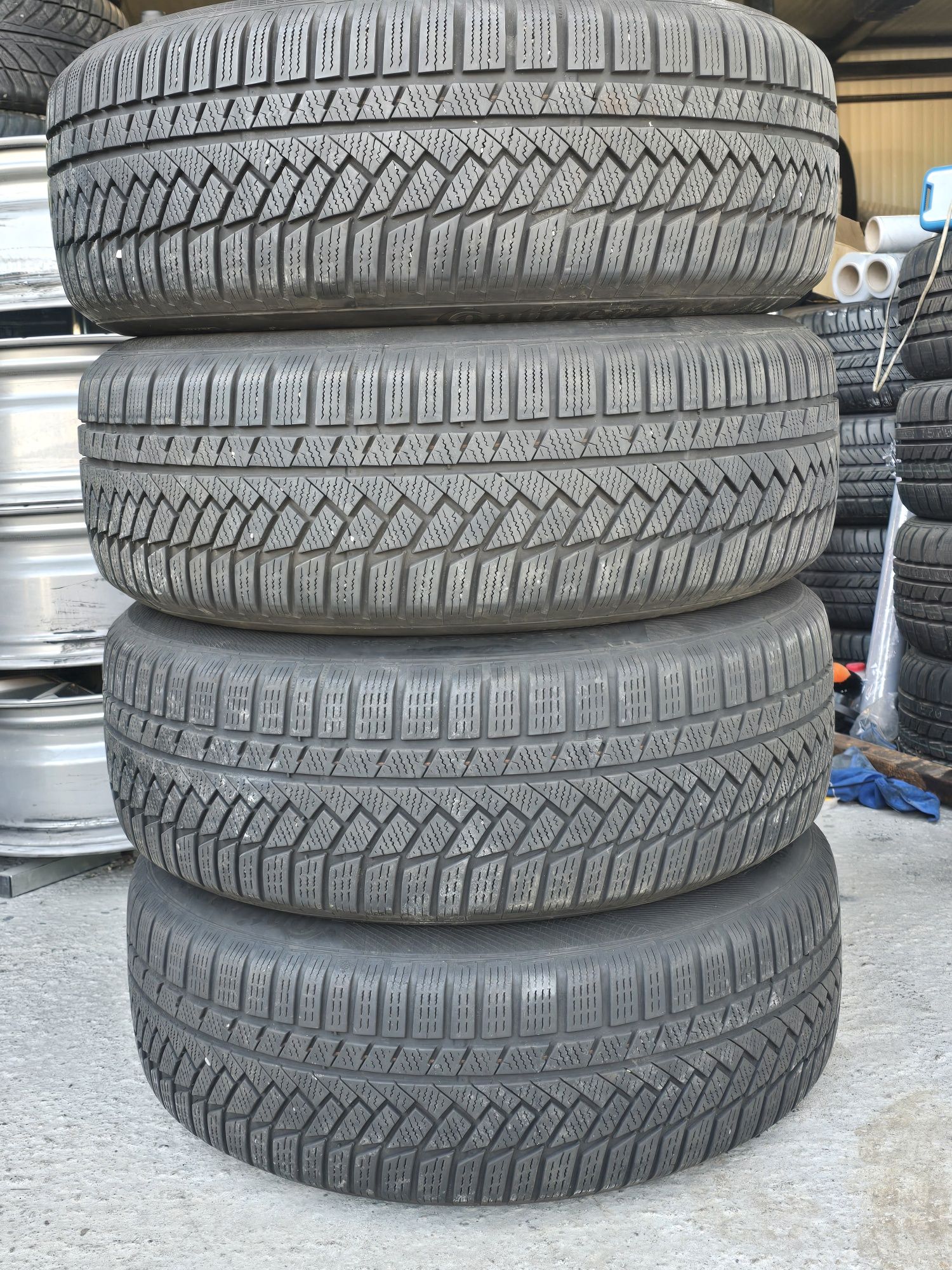 4 Броя 235/55/18 Continental 2x7,5mm 2x6mm
