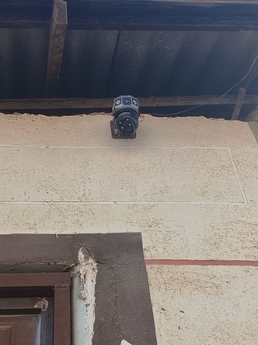 Kamera quyosh panelli