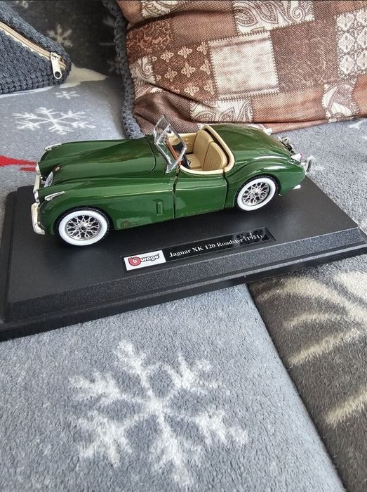 Macheta metalica jaguar xk 120 roadster 1951 marime 1:24 noua