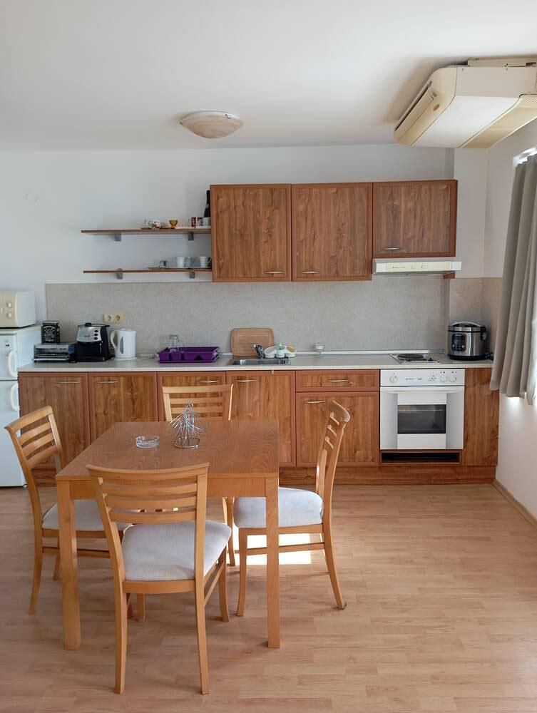 Дава се под наем Двустаен апартамент в Бургас, Сарафово - 90 кв.м за 331.5 € - Снимка #2