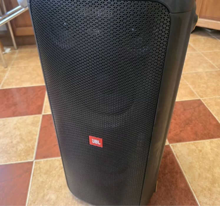 Продам JBL partybox 300