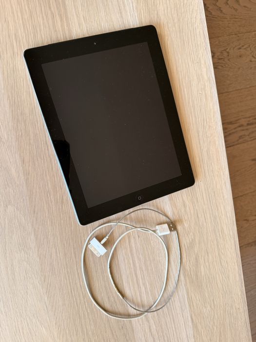 iPad 2 32gb ca nou. A avut folie pe el. Folosit ca prompter