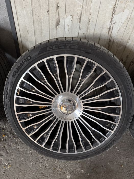 Roti Mercedes Benz S Class W222 model Maybach