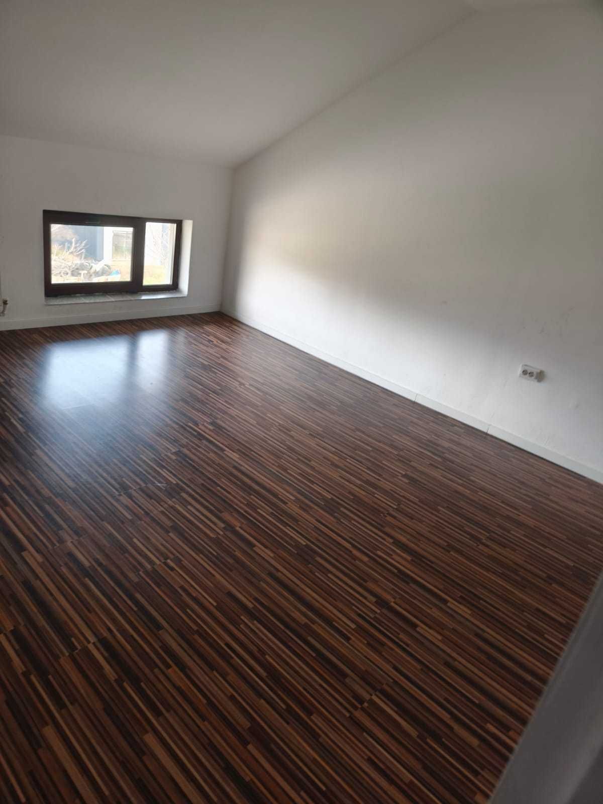 Spațiu , casa de Închiriat în Valea Lupului