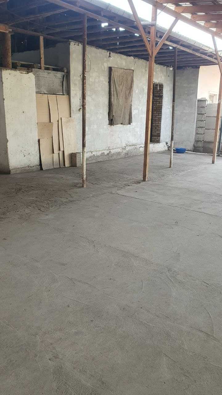 Asaka tumanida savdo va maishiy xizmat ko`rsatish binosi sotiladi