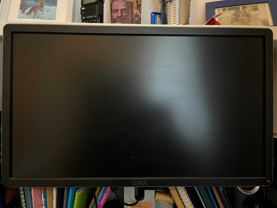 Два IPS монитора - 21.5" Dell P2214Hb и 23.8" BenQ GW2406Z